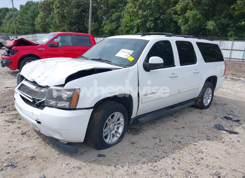 Photo 2 of 2014 Chevrolet Suburban 1500 LT (VIN 1GNSCJE08ER185472)