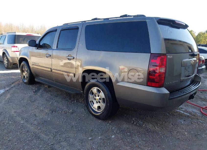 Photo 3 of 2011 Chevrolet Suburban 1500 LT1 (VIN 1GNSCJE09BR344091)