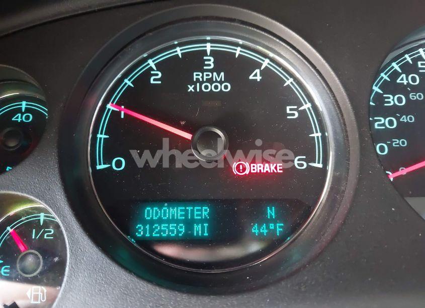 Photo 7 of 2011 Chevrolet Suburban 1500 LT1 (VIN 1GNSCJE09BR344091)