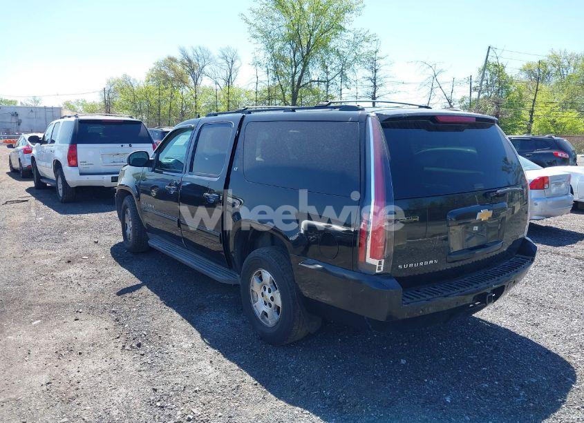 Photo 3 of 2012 Chevrolet Suburban 1500 LT (VIN 1GNSCJE09CR168533)