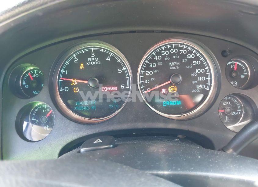 Photo 7 of 2012 Chevrolet Suburban 1500 LT (VIN 1GNSCJE09CR168533)