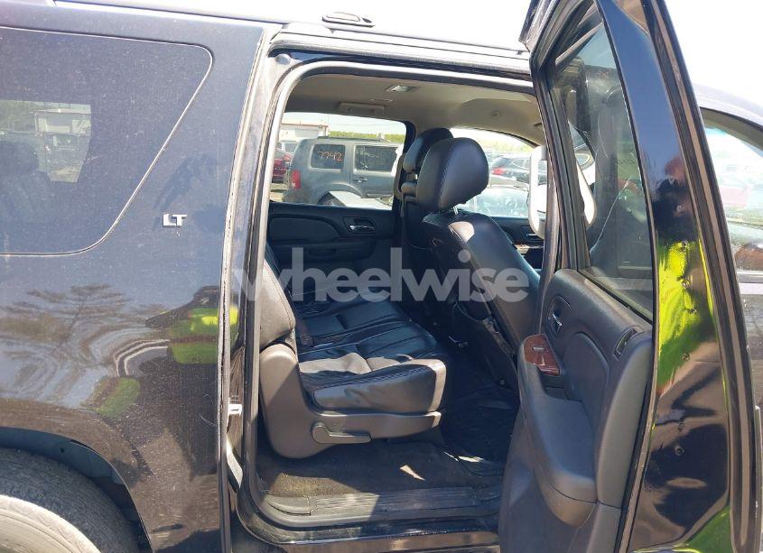 Photo 8 of 2012 Chevrolet Suburban 1500 LT (VIN 1GNSCJE09CR168533)