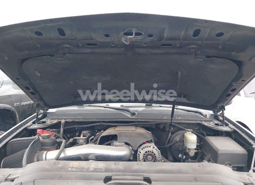 Photo 10 of 2013 Chevrolet Suburban 1500 LT (VIN 1GNSCJE09DR105045)