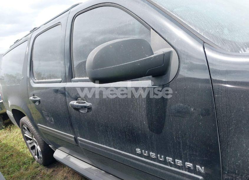 Photo 13 of 2013 Chevrolet Suburban 1500 LT (VIN 1GNSCJE09DR105045)