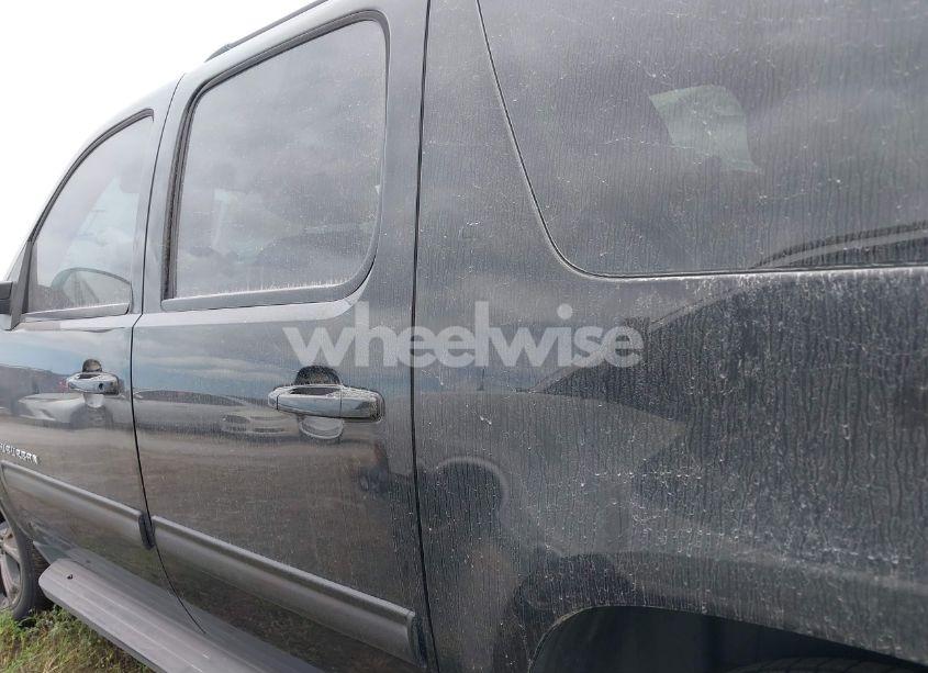 Photo 14 of 2013 Chevrolet Suburban 1500 LT (VIN 1GNSCJE09DR105045)