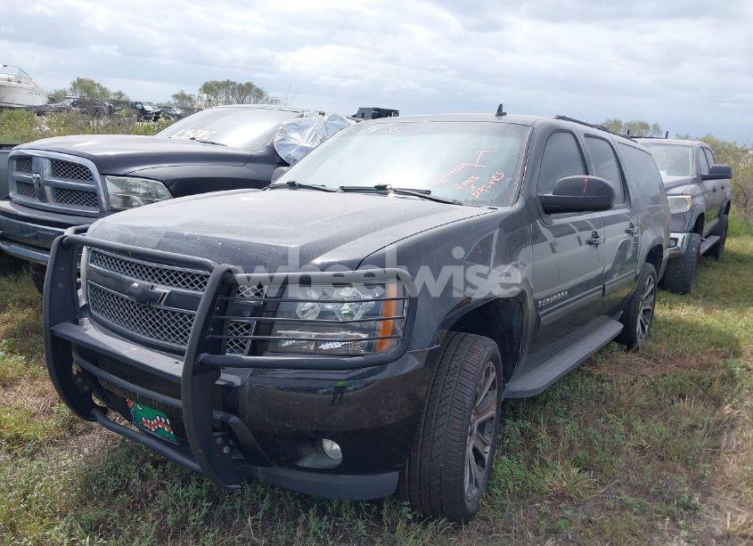 Photo 2 of 2013 Chevrolet Suburban 1500 LT (VIN 1GNSCJE09DR105045)