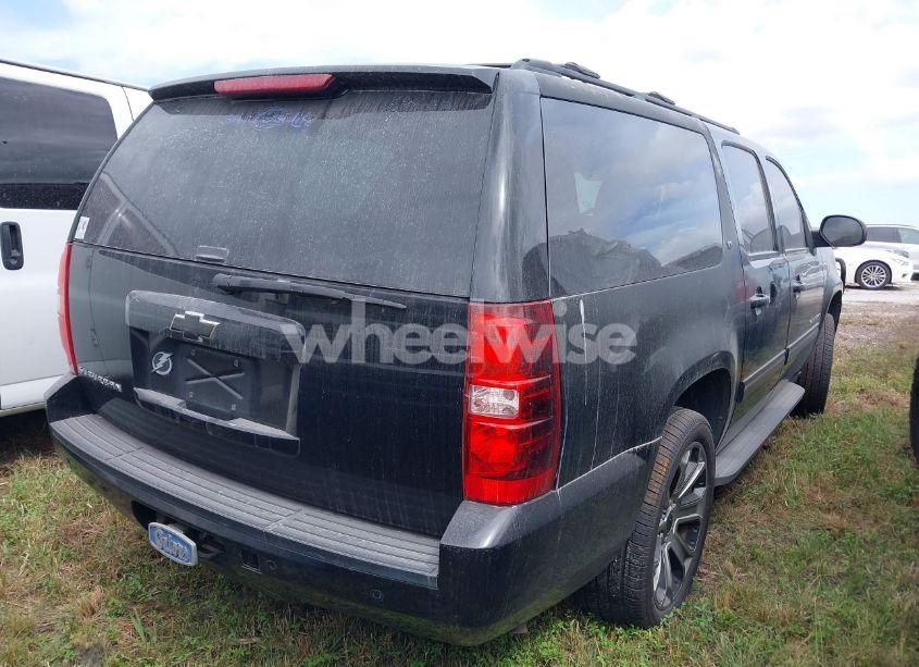 Photo 4 of 2013 Chevrolet Suburban 1500 LT (VIN 1GNSCJE09DR105045)