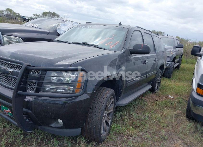Photo 6 of 2013 Chevrolet Suburban 1500 LT (VIN 1GNSCJE09DR105045)
