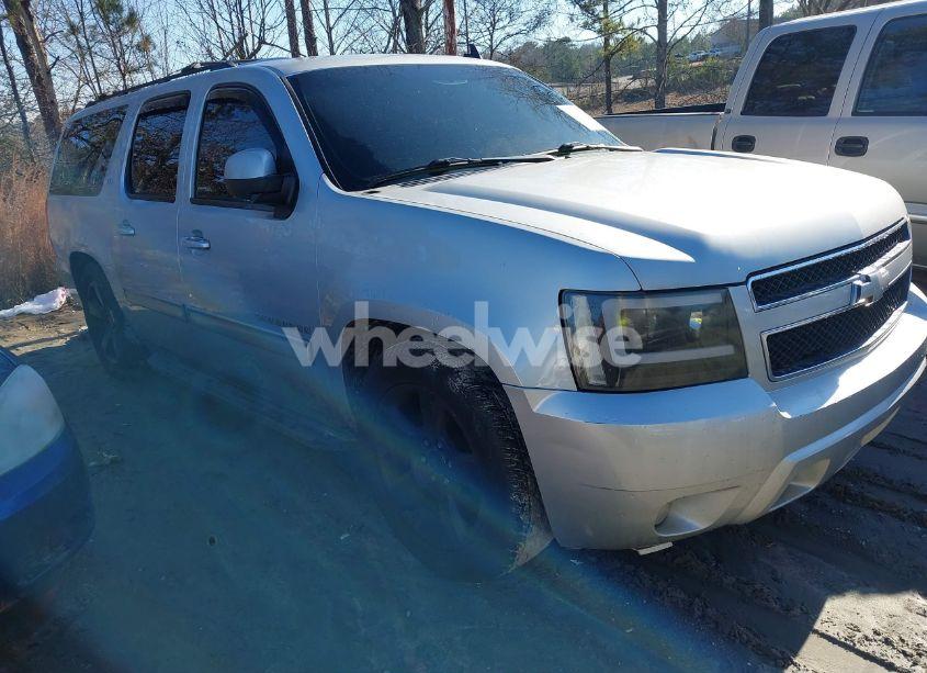 2013 Chevrolet Suburban 1500 LT (VIN 1GNSCJE09DR265667) main photo