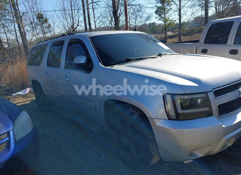 Photo 13 of 2013 Chevrolet Suburban 1500 LT (VIN 1GNSCJE09DR265667)