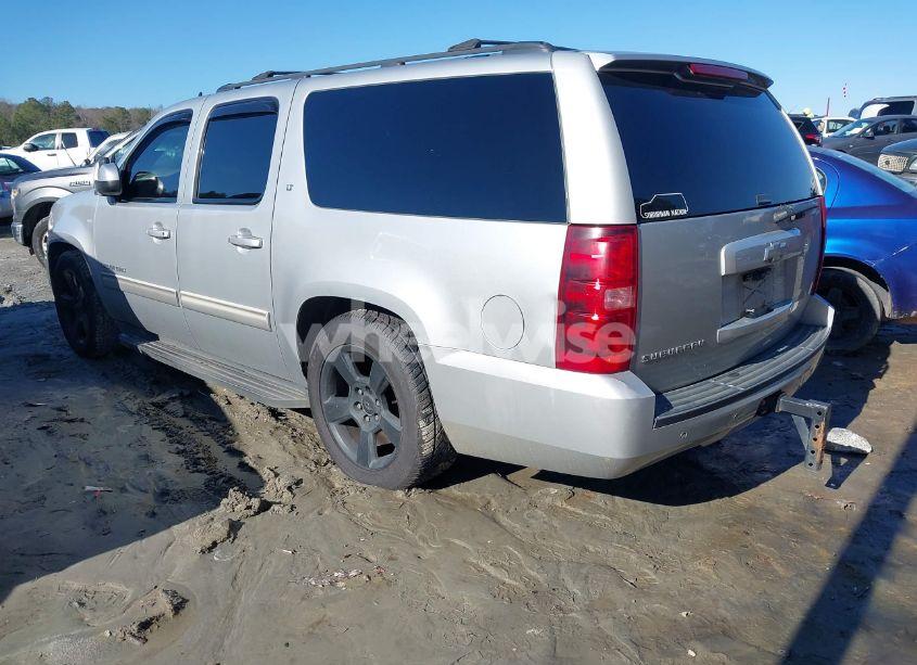 Photo 3 of 2013 Chevrolet Suburban 1500 LT (VIN 1GNSCJE09DR265667)