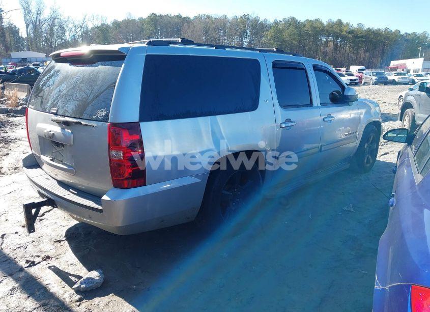 Photo 4 of 2013 Chevrolet Suburban 1500 LT (VIN 1GNSCJE09DR265667)