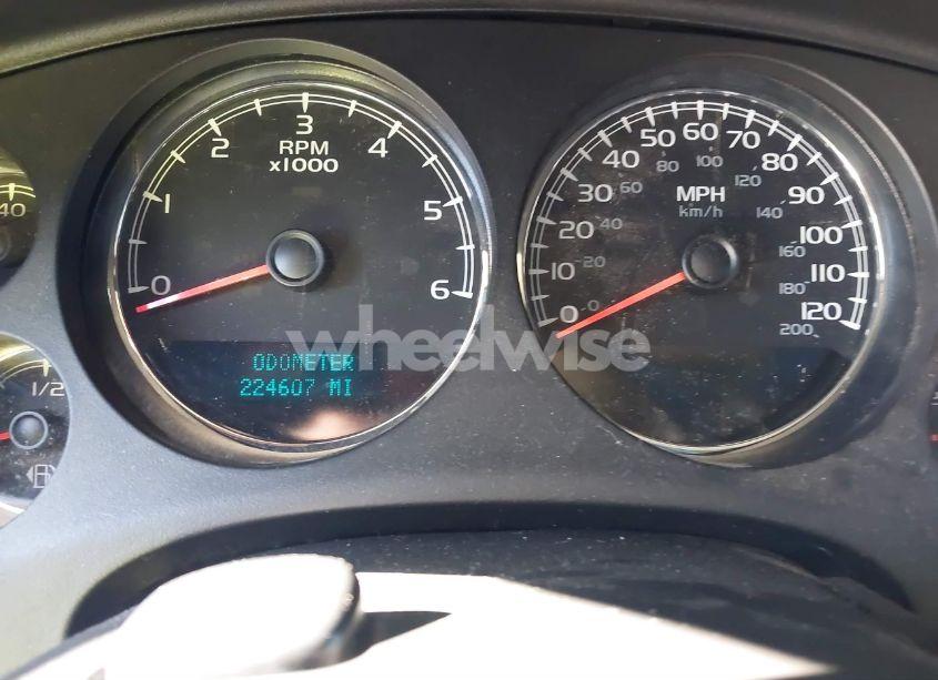 Photo 7 of 2013 Chevrolet Suburban 1500 LT (VIN 1GNSCJE09DR265667)