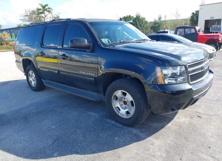 2013 Chevrolet Suburban 1500 LT (VIN 1GNSCJE09DR371200) main photo