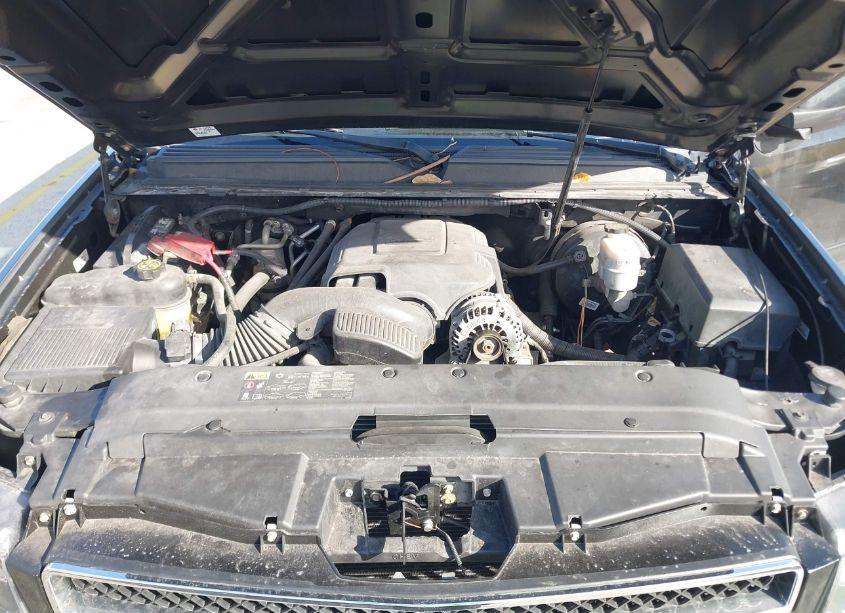 Photo 10 of 2013 Chevrolet Suburban 1500 LT (VIN 1GNSCJE09DR371200)