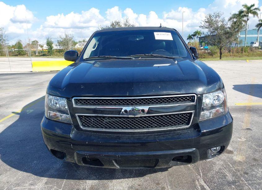 Photo 12 of 2013 Chevrolet Suburban 1500 LT (VIN 1GNSCJE09DR371200)