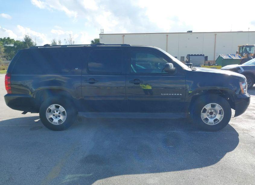 Photo 13 of 2013 Chevrolet Suburban 1500 LT (VIN 1GNSCJE09DR371200)