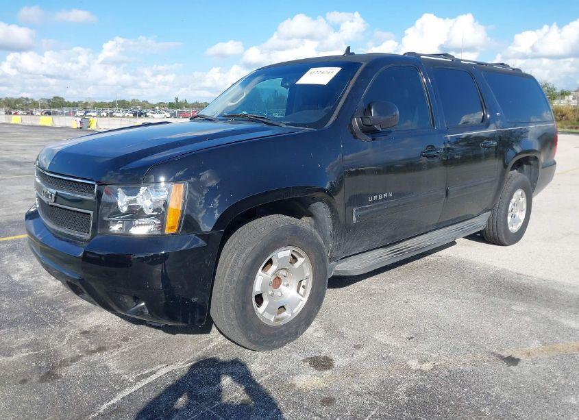 Photo 2 of 2013 Chevrolet Suburban 1500 LT (VIN 1GNSCJE09DR371200)