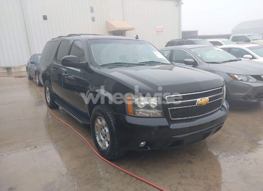 2014 Chevrolet Suburban 1500 LT (VIN 1GNSCJE09ER240365) main photo