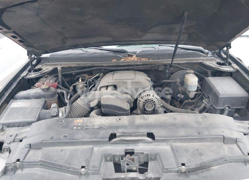 Photo 10 of 2014 Chevrolet Suburban 1500 LT (VIN 1GNSCJE09ER240365)