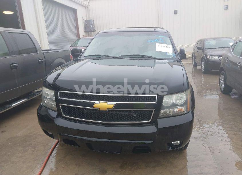 Photo 12 of 2014 Chevrolet Suburban 1500 LT (VIN 1GNSCJE09ER240365)
