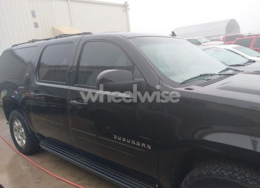 Photo 13 of 2014 Chevrolet Suburban 1500 LT (VIN 1GNSCJE09ER240365)