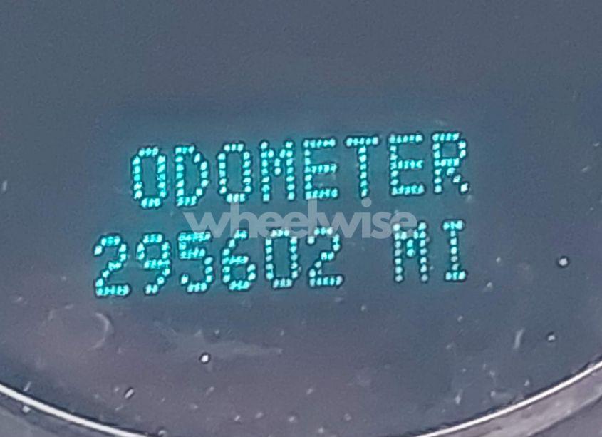 Photo 15 of 2014 Chevrolet Suburban 1500 LT (VIN 1GNSCJE09ER240365)