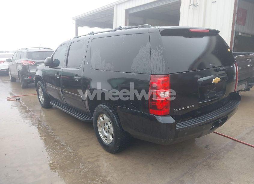 Photo 3 of 2014 Chevrolet Suburban 1500 LT (VIN 1GNSCJE09ER240365)