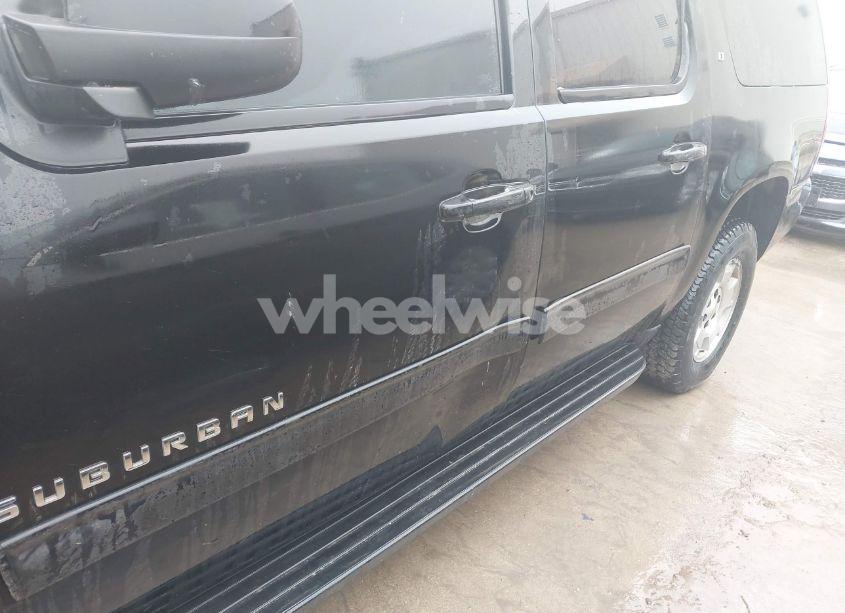 Photo 6 of 2014 Chevrolet Suburban 1500 LT (VIN 1GNSCJE09ER240365)