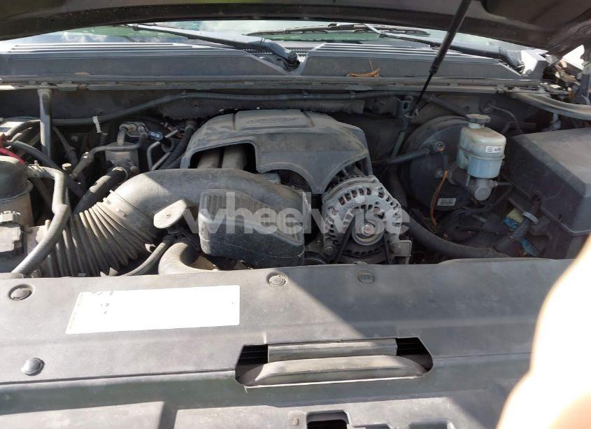 Photo 10 of 2011 Chevrolet Suburban 1500 LT1 (VIN 1GNSCJE0XBR133465)