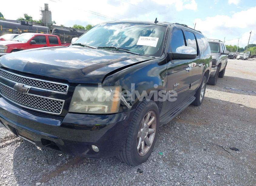 Photo 2 of 2011 Chevrolet Suburban 1500 LT1 (VIN 1GNSCJE0XBR133465)