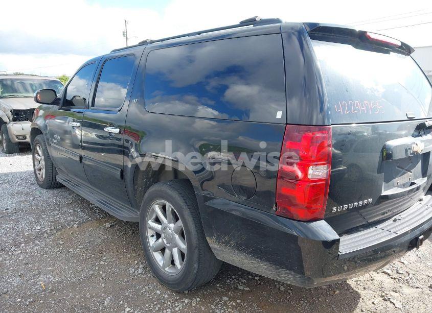 Photo 3 of 2011 Chevrolet Suburban 1500 LT1 (VIN 1GNSCJE0XBR133465)