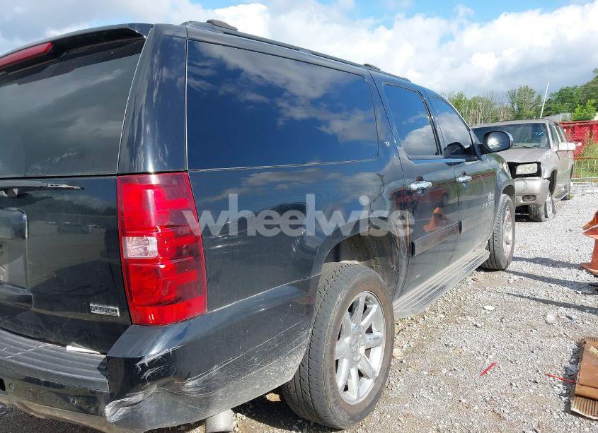 Photo 4 of 2011 Chevrolet Suburban 1500 LT1 (VIN 1GNSCJE0XBR133465)