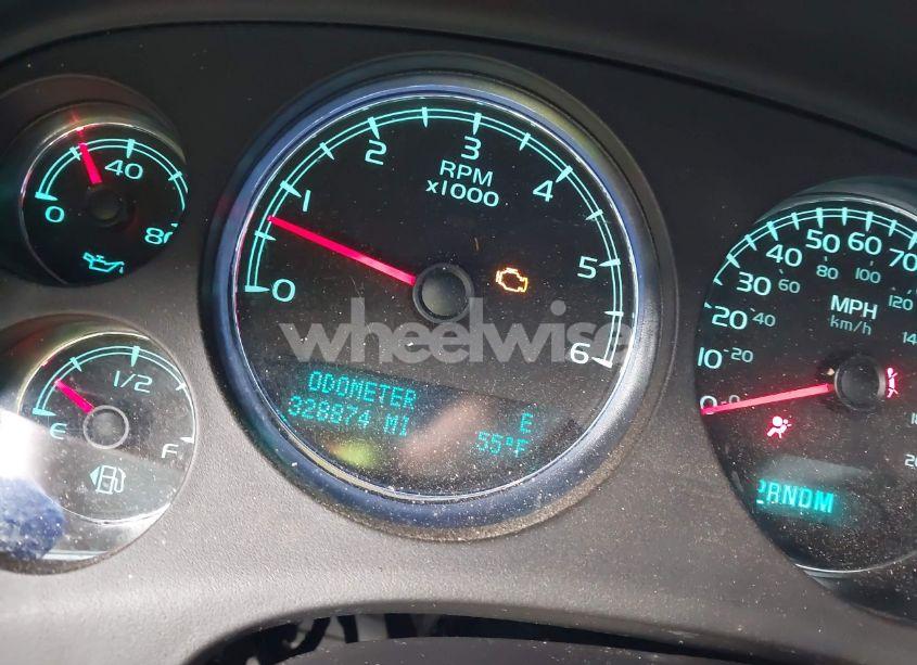 Photo 7 of 2011 Chevrolet Suburban 1500 LT1 (VIN 1GNSCJE0XBR133465)