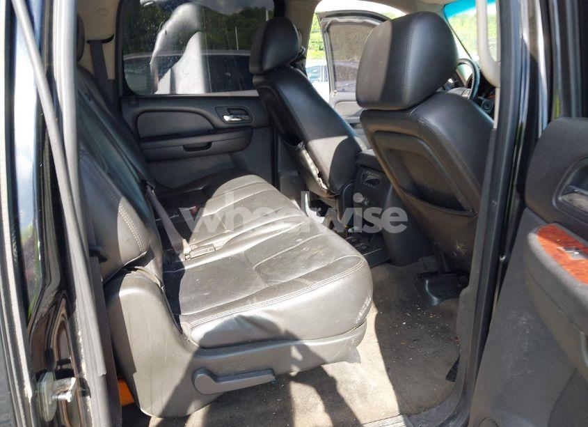 Photo 8 of 2011 Chevrolet Suburban 1500 LT1 (VIN 1GNSCJE0XBR133465)