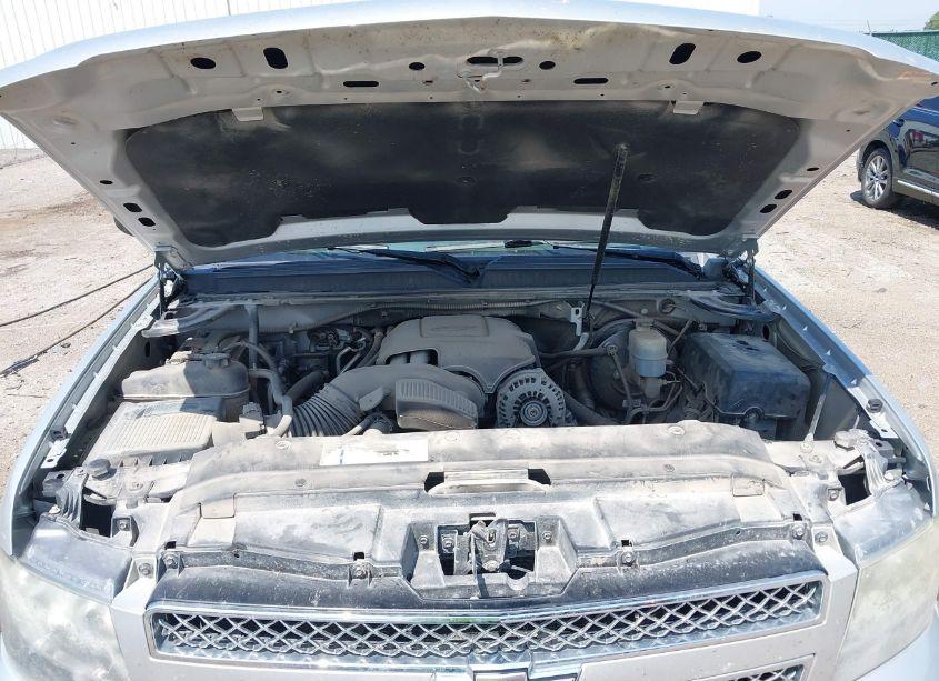 Photo 10 of 2011 Chevrolet Suburban 1500 LT1 (VIN 1GNSCJE0XBR156860)