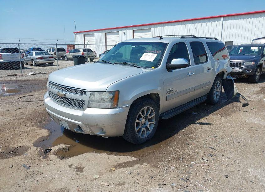 Photo 2 of 2011 Chevrolet Suburban 1500 LT1 (VIN 1GNSCJE0XBR156860)