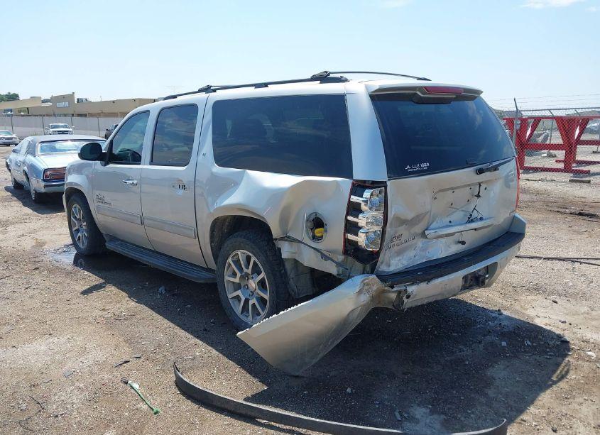 Photo 3 of 2011 Chevrolet Suburban 1500 LT1 (VIN 1GNSCJE0XBR156860)