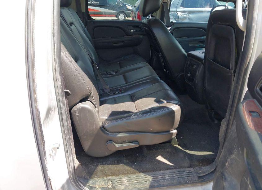 Photo 8 of 2011 Chevrolet Suburban 1500 LT1 (VIN 1GNSCJE0XBR156860)