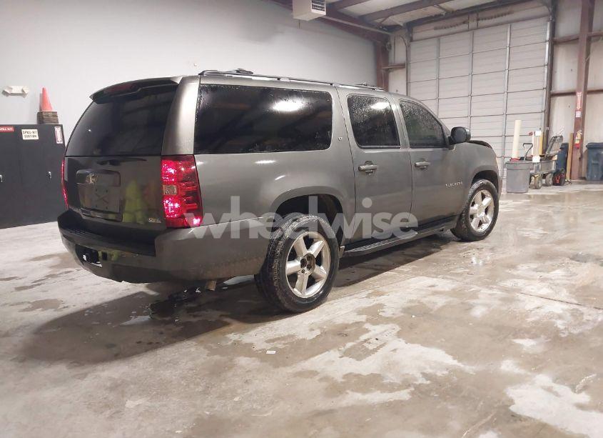 Photo 4 of 2011 Chevrolet Suburban 1500 LT1 (VIN 1GNSCJE0XBR180270)