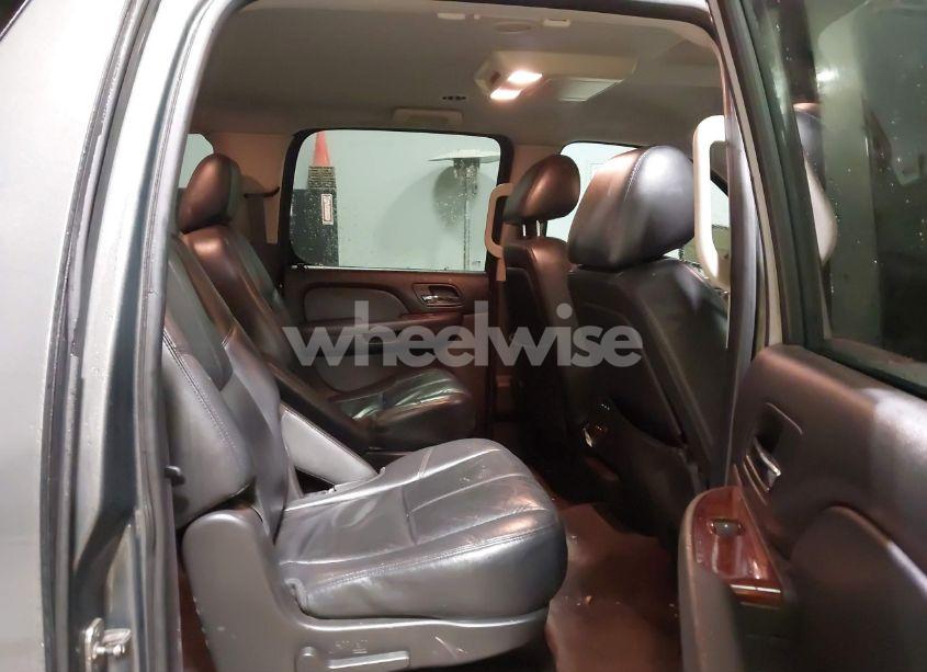 Photo 8 of 2011 Chevrolet Suburban 1500 LT1 (VIN 1GNSCJE0XBR180270)