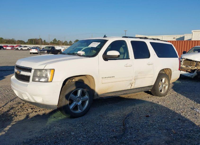 Photo 2 of 2011 Chevrolet Suburban 1500 LT1 (VIN 1GNSCJE0XBR308491)