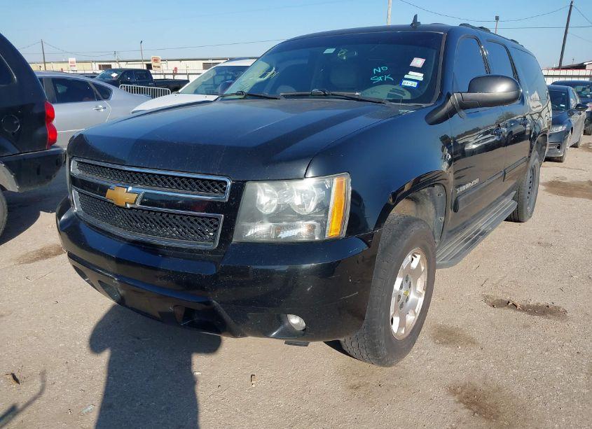 Photo 2 of 2012 Chevrolet Suburban 1500 LT (VIN 1GNSCJE0XCR211261)