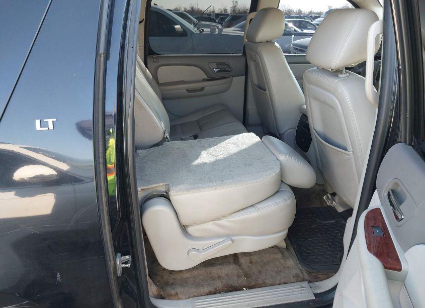 Photo 8 of 2012 Chevrolet Suburban 1500 LT (VIN 1GNSCJE0XCR211261)