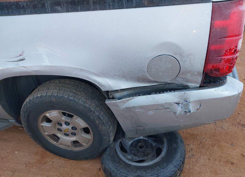 Photo 16 of 2013 Chevrolet Suburban 1500 LT (VIN 1GNSCJE0XDR163908)