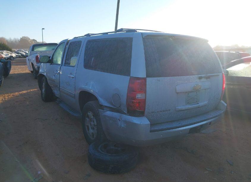 Photo 3 of 2013 Chevrolet Suburban 1500 LT (VIN 1GNSCJE0XDR163908)