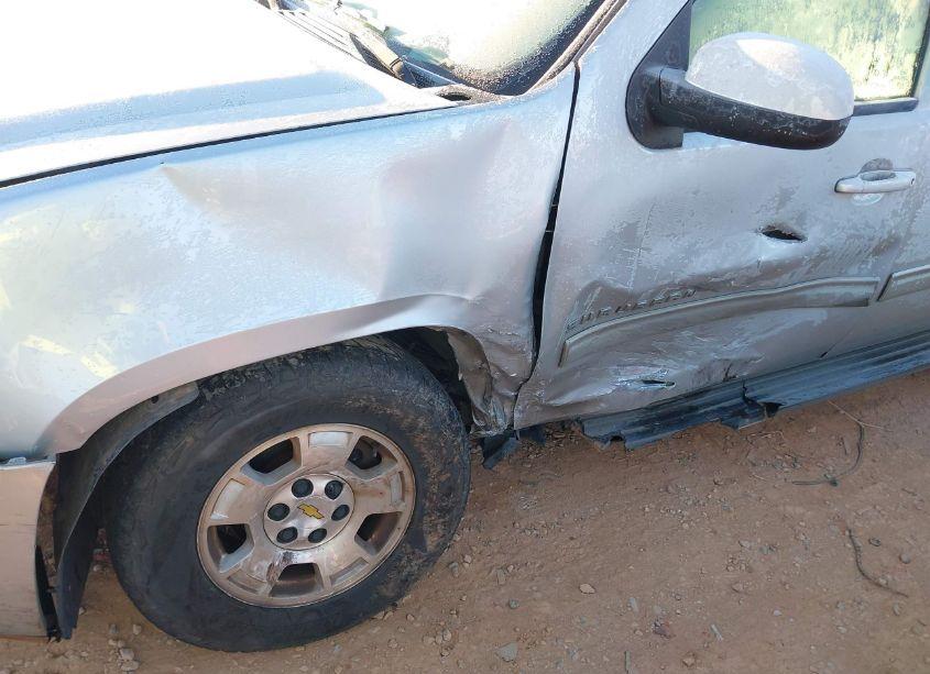 Photo 6 of 2013 Chevrolet Suburban 1500 LT (VIN 1GNSCJE0XDR163908)