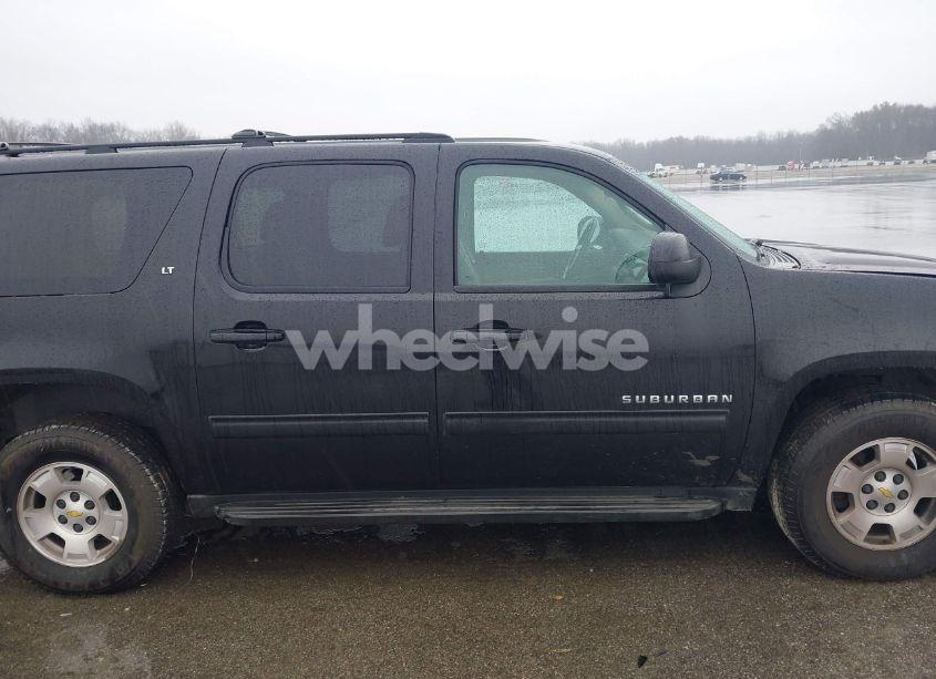 Photo 14 of 2013 Chevrolet Suburban 1500 LT (VIN 1GNSCJE0XDR212458)