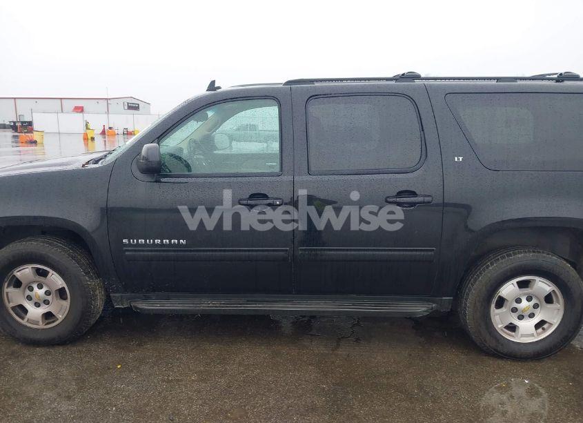 Photo 15 of 2013 Chevrolet Suburban 1500 LT (VIN 1GNSCJE0XDR212458)