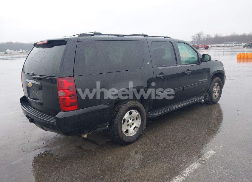 Photo 4 of 2013 Chevrolet Suburban 1500 LT (VIN 1GNSCJE0XDR212458)